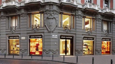 nuova apertura gucci napoli|Gucci riapre a Napoli: in via dei Mille con uno store a 3 piani.